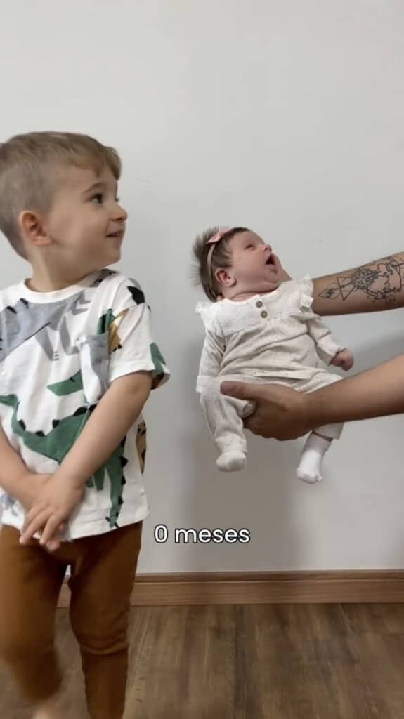 0カ月目。パパに妹を差し出されたお兄ちゃんですが、受け取らずに立ち去ってしまいました