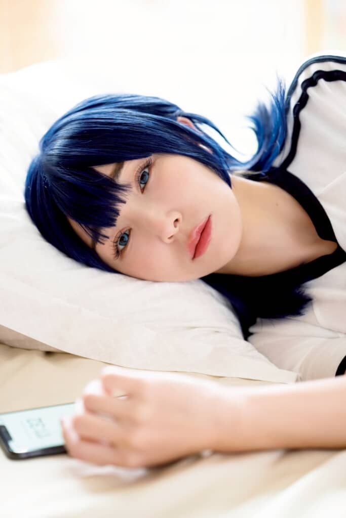 加護亜依の『平成敗残兵すみれちゃん』のすしカルマ（御手洗颯子）のコスプレグラビア