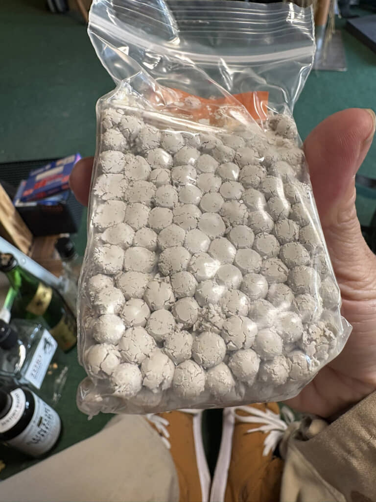 本来はずっと小さいはずの弾が、水を吸ったように膨張