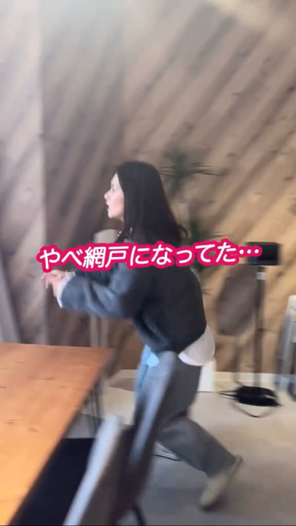 網戸になっていて焦るママ