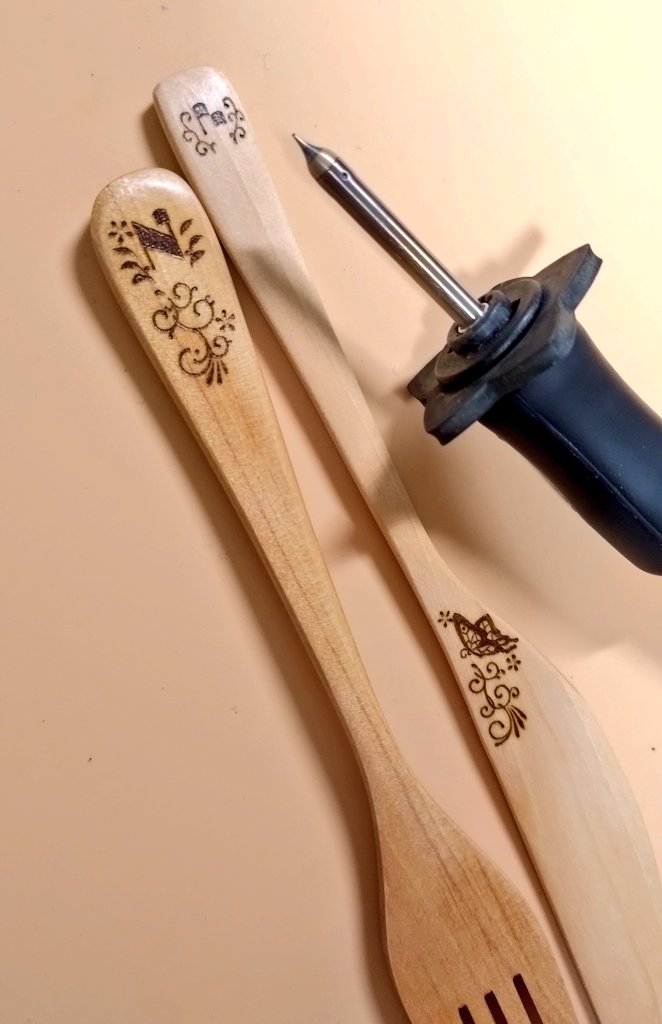 カトラリーの装飾も