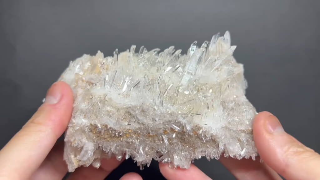 最初にガマから見つけたクラスターも全方位に水晶が生えていた
