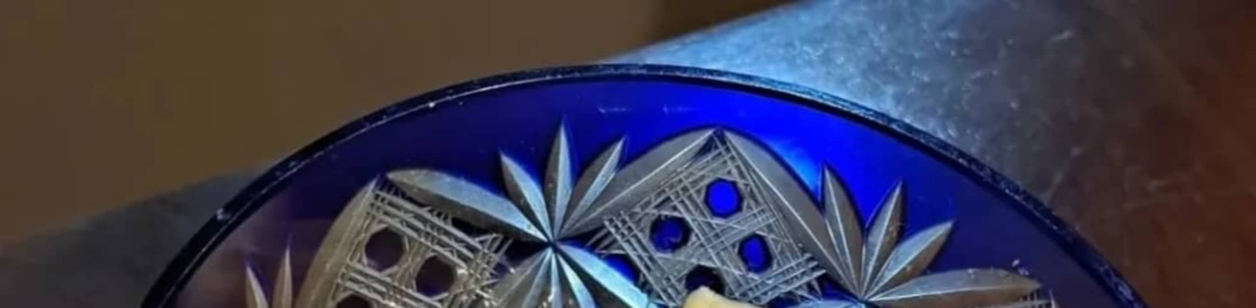 プリンを食べようとする娘に母「器に移した方が美味しそう」　“そうはならんやろ”な光景に「えらいことに」「吹きました」（1/3） | ライフスタイル ねとらぼ