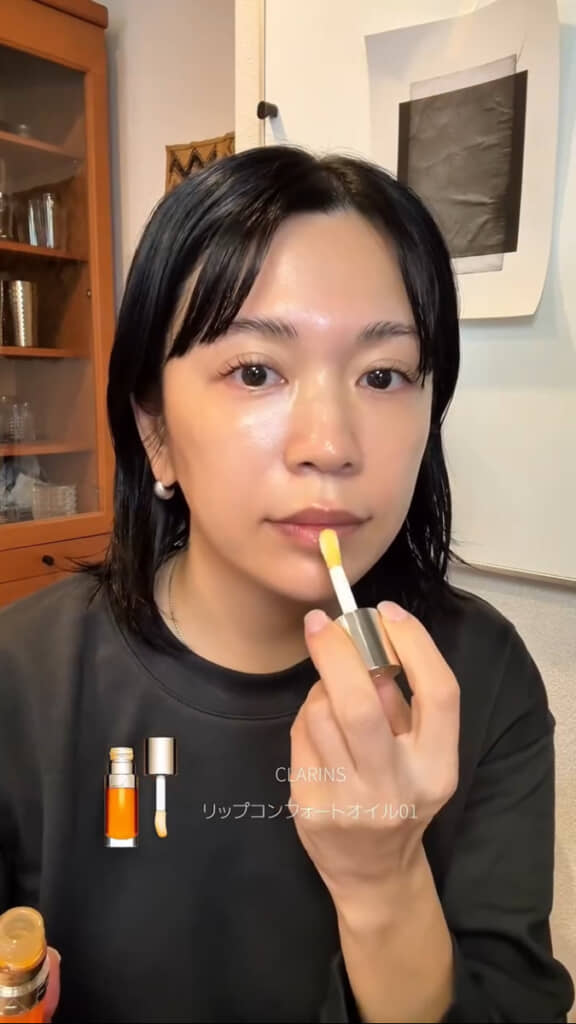 すっぴんにリップコンフォートオイル01を塗って……