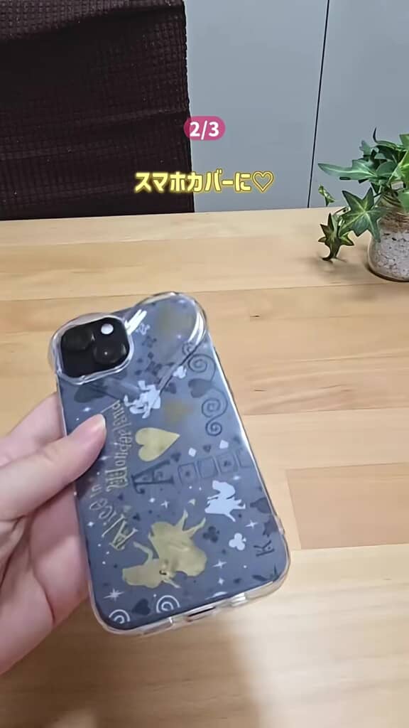 クリアファイルで作ったカラフルなスマホカバー