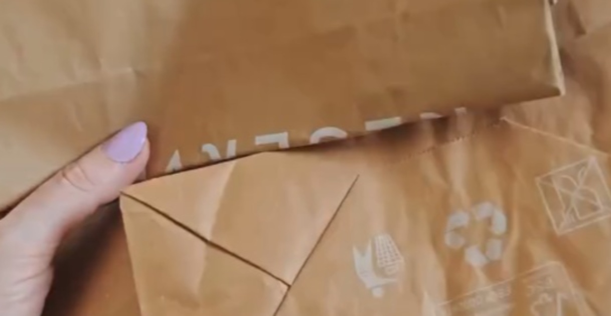 家に溜まりがちな紙袋→はさみでザクザク切っていくと……　「天才か」「紙袋の活用方法やっと分かった」「子どもと一緒に作りたい」【海外】（1/3） | ハンドメイド ねとらぼ