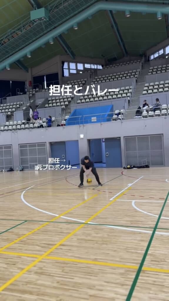 ボールをキャッチしようとあたふた