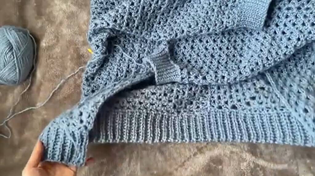 裾のリブを編みました