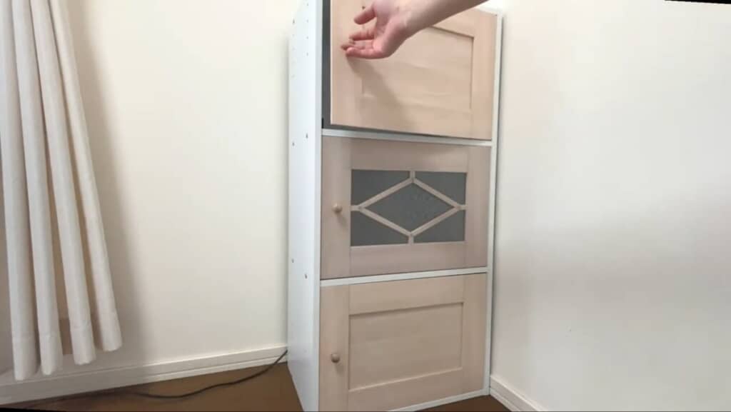 100円ショップで買える材料で3段カラーボックス用の木目調扉を作ります