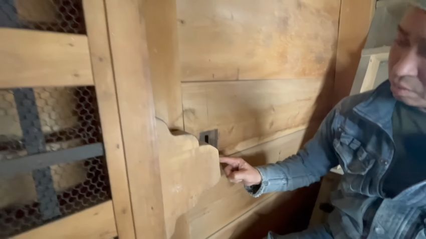 パーツが欠けている扉の鍵