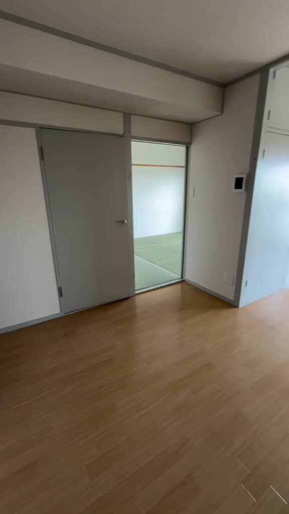 新生活が始まるプレーンな部屋