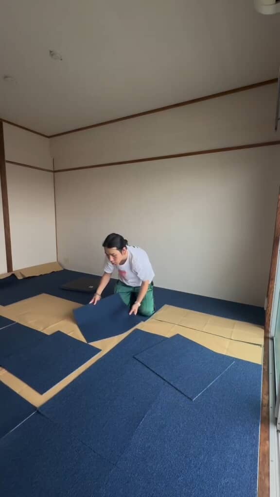 畳に防カビシートやフロアマットを敷いて洋風に