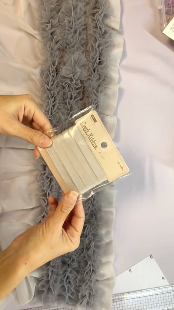 3段縫い付けたら背中側を閉じます