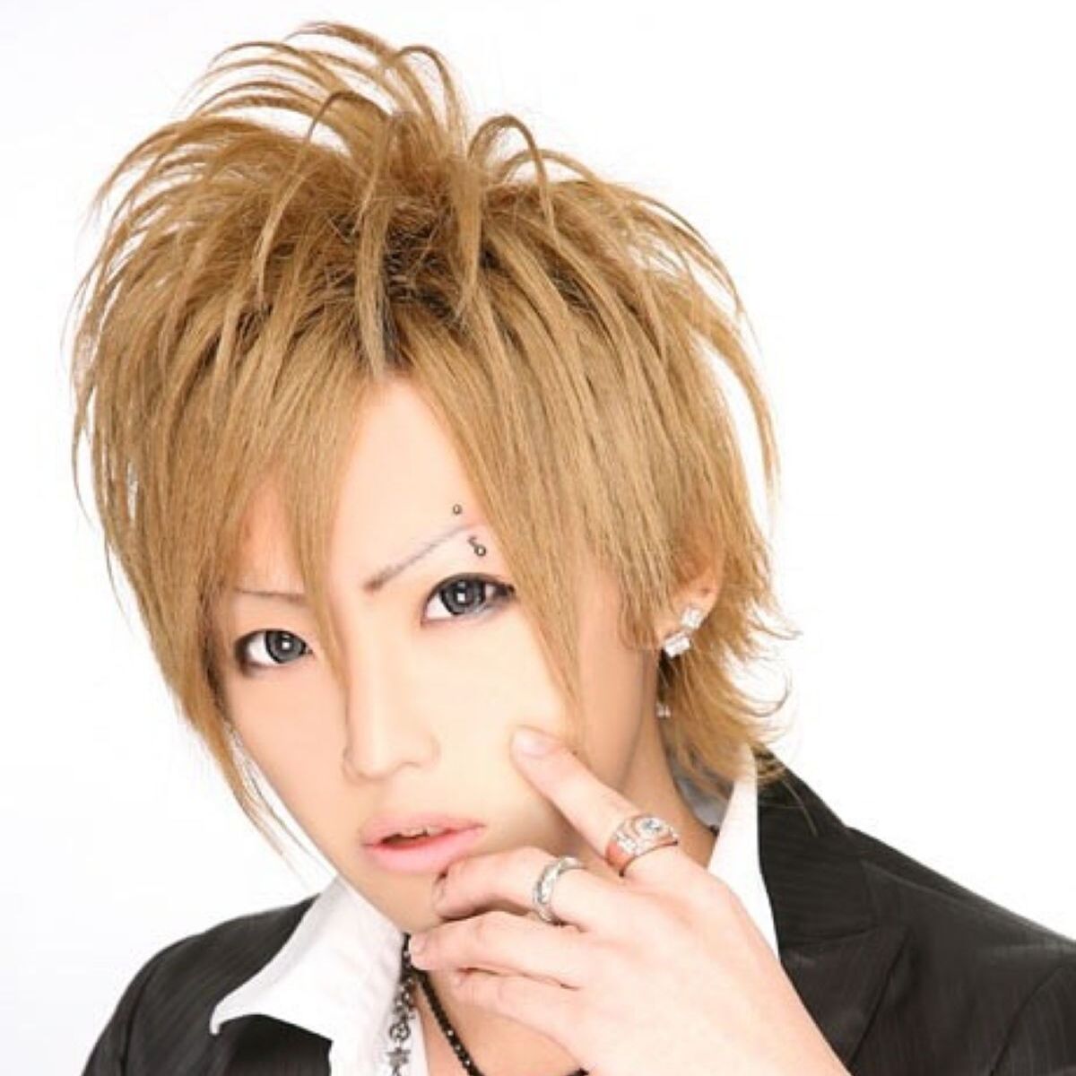 きらびやかな22歳ホスト→引退から16年後……　現在の姿に黄色い悲鳴「えっ好き！」「別人すぎるでしょ！」 | ライフスタイル ねとらぼ