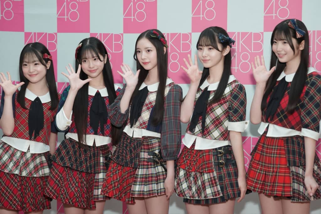 大型新人”AKB48、21期生を5人発表 「センターになりたい」 “ヘビー