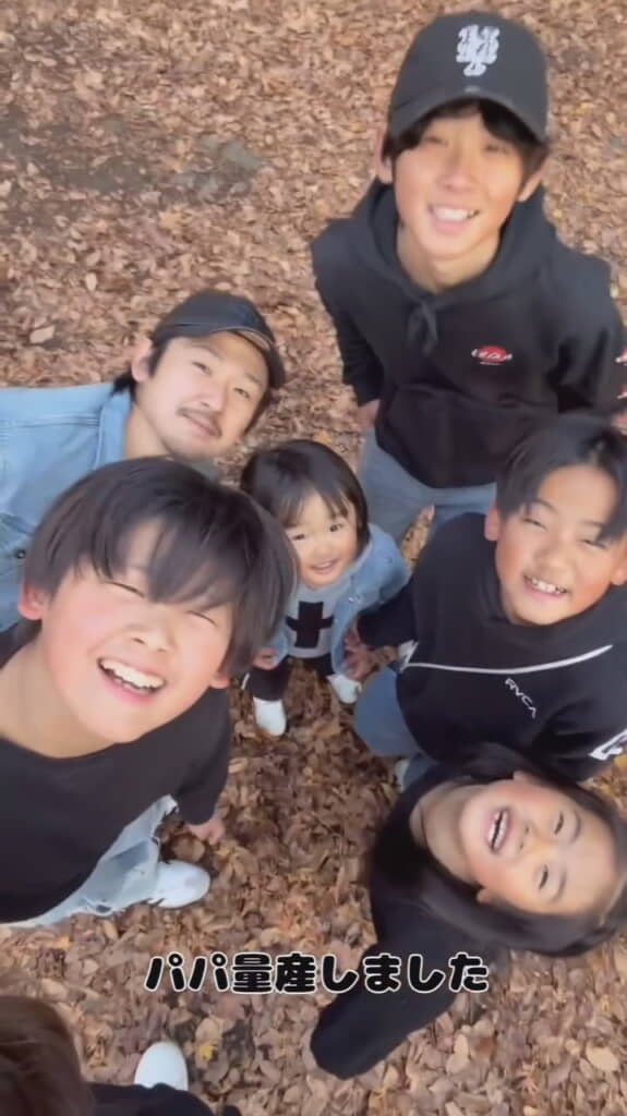 みんな、パパによく似ていますね！