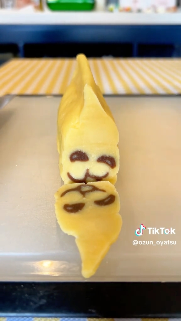 不穏な表情を浮かべるしずくちゃんクッキー