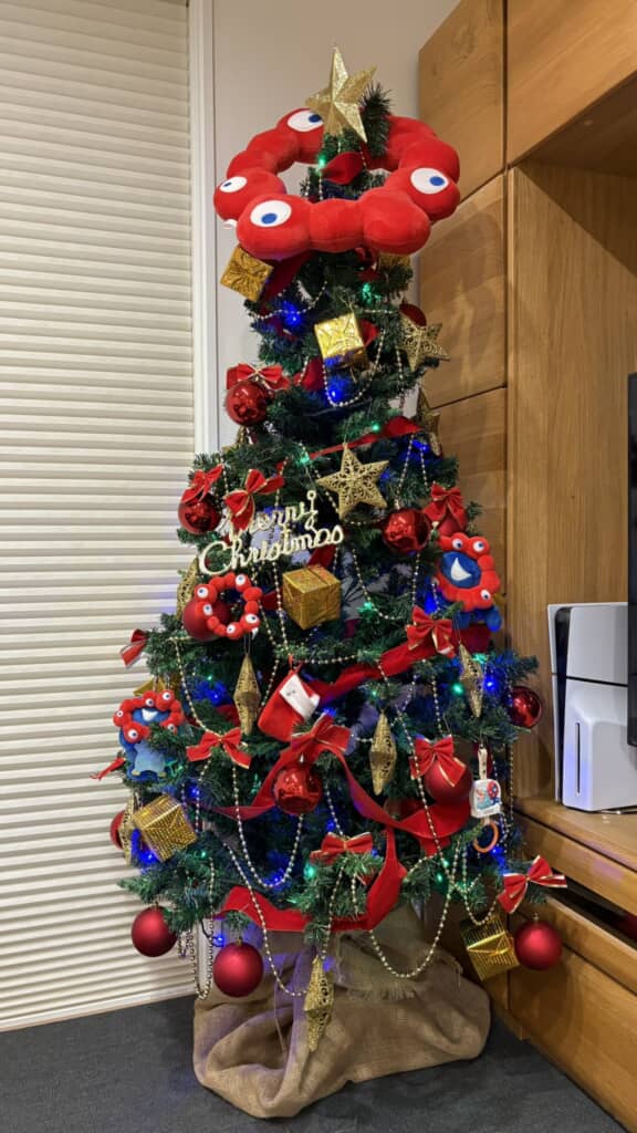 ミャクミャクを飾るクリスマスツリー