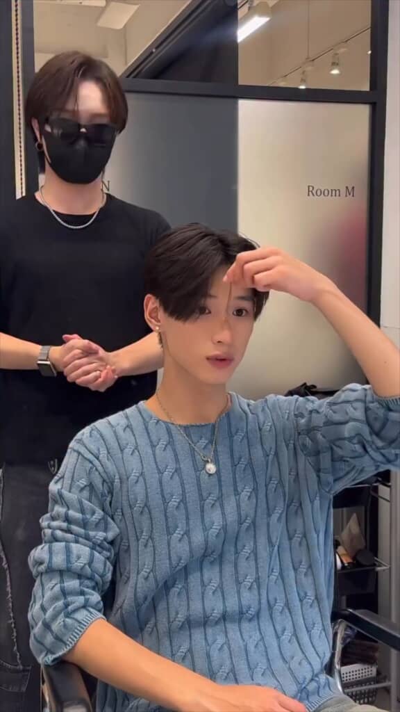 黒髪男性がイメチェンすると……？