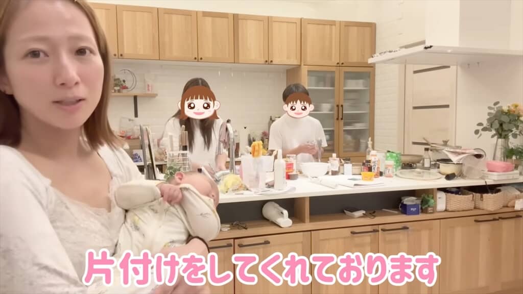 キッチンに立つ辻希美の長女・希空と長男・青空