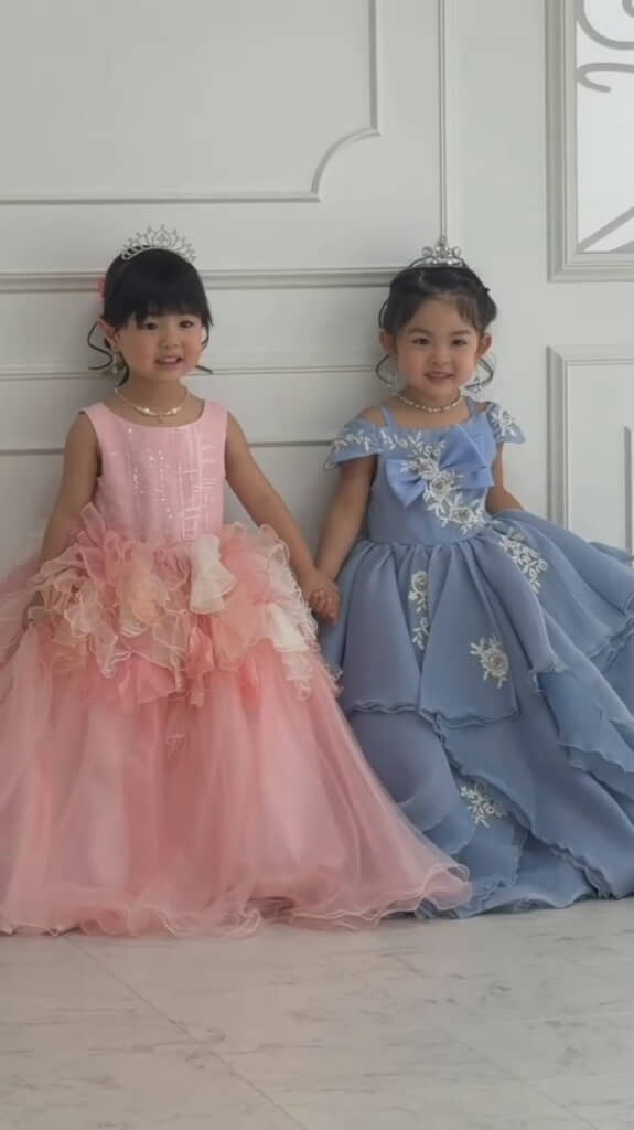 手をつなぐ姿にキュン