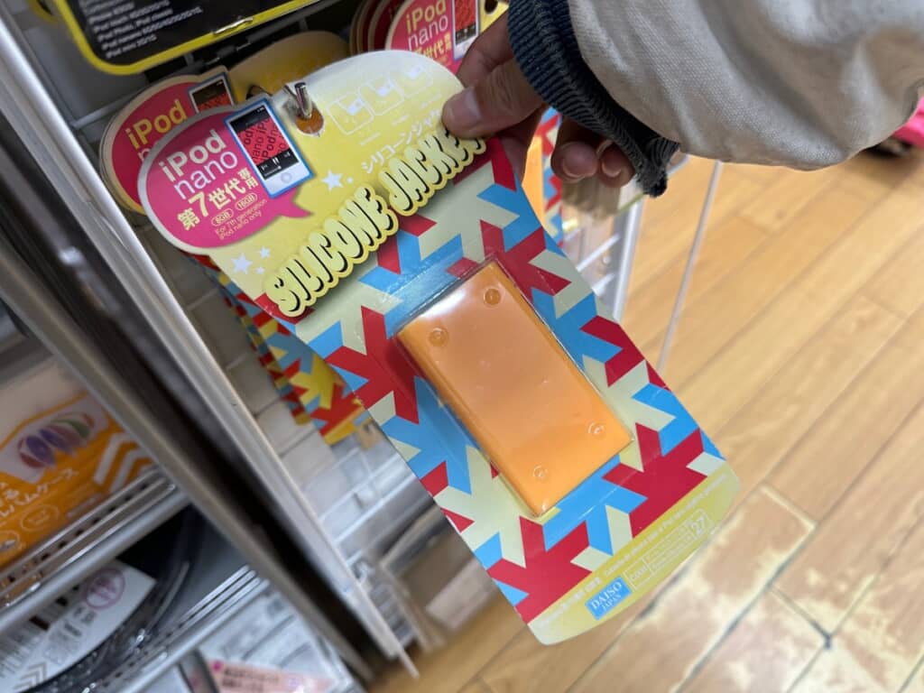 オレンジ色のiPod nanoカバーも今後の売れ行きが気になります