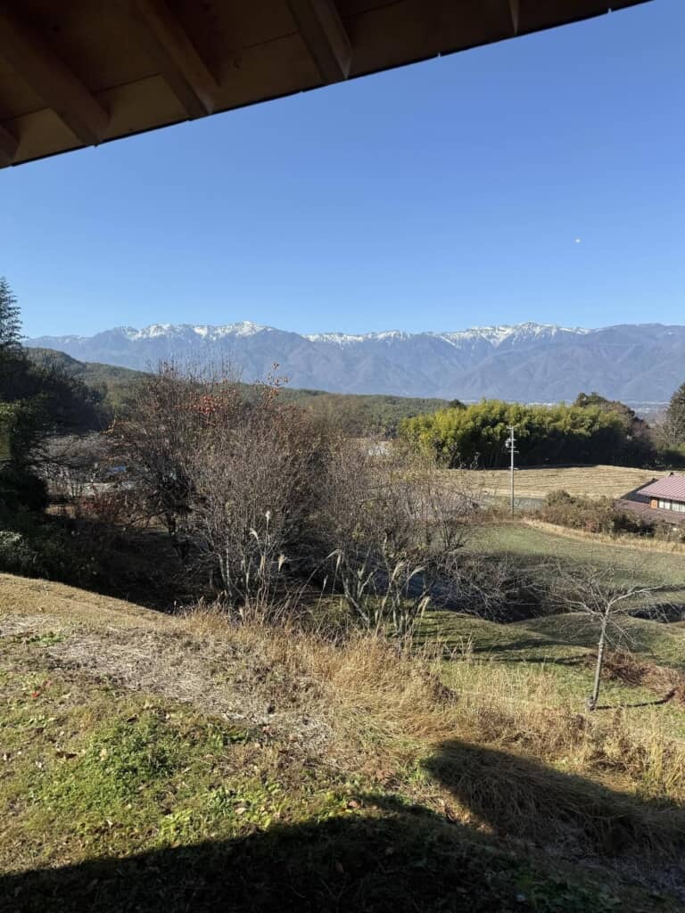 上空、右側に写っていたものとは……？