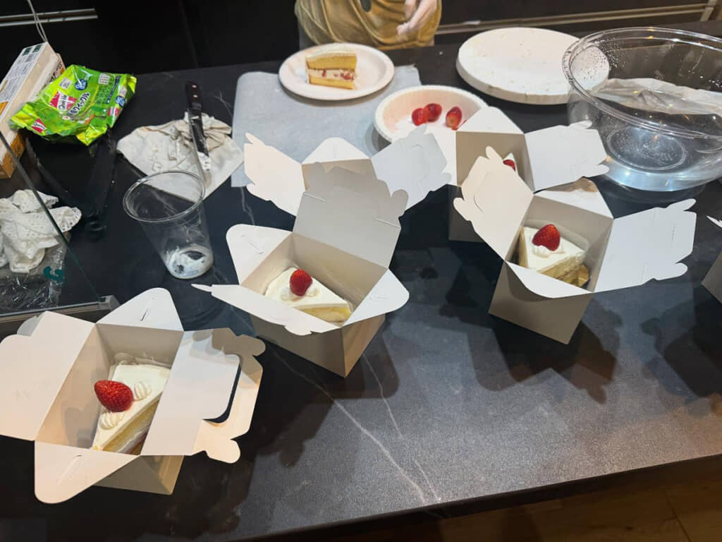 お店のケーキにしか見えない！