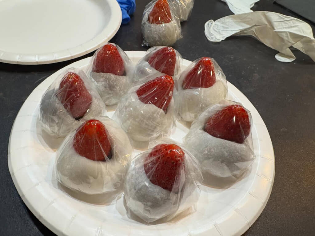 和菓子屋さんのイチゴ大福みたいです