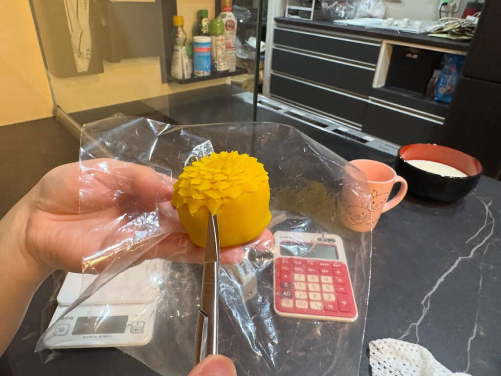 技術力が必要とされる“はさみ菊”を自宅で……!?