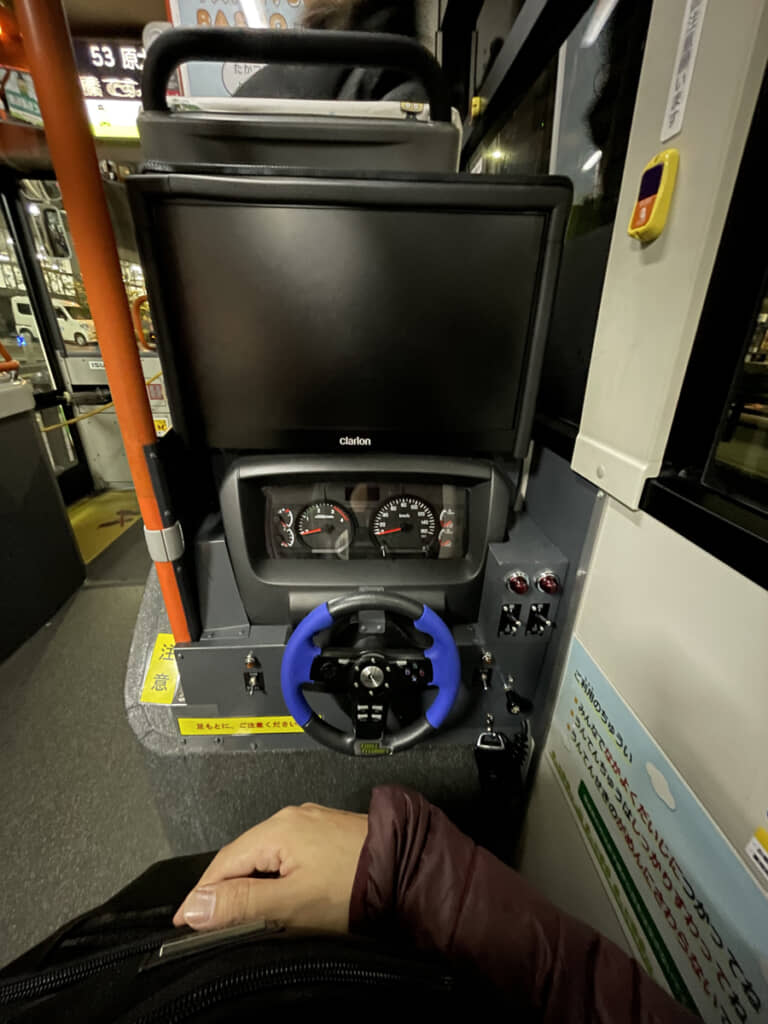 客席から運転できてしまいそう……？