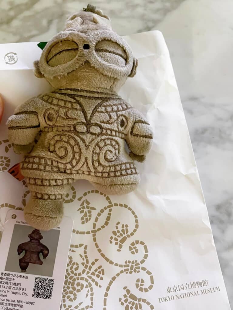 東京国立博物館で買ってきた土偶のぬいぐるみマスコットがクセ強でかわいい！