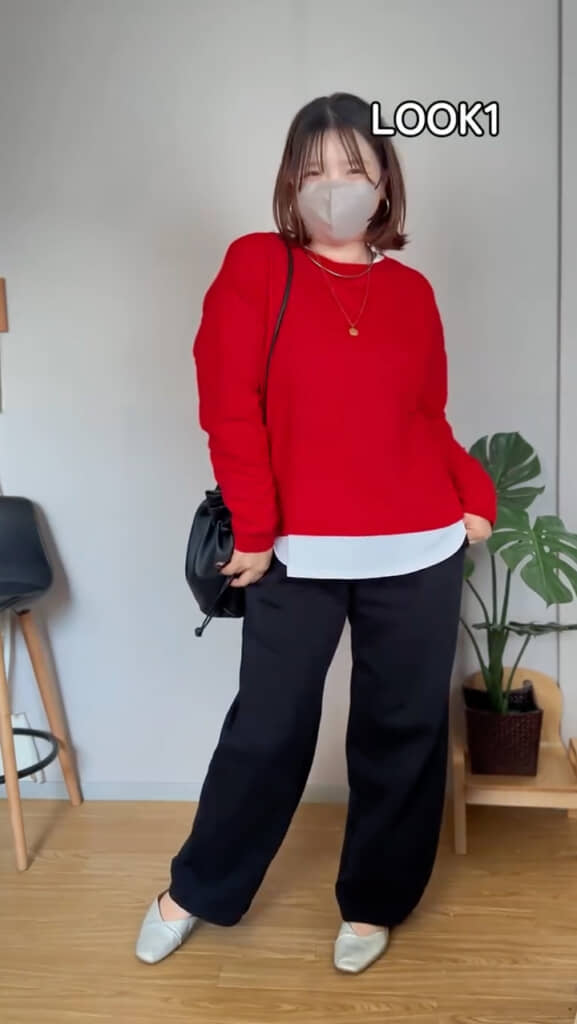 赤ニットで華やかに