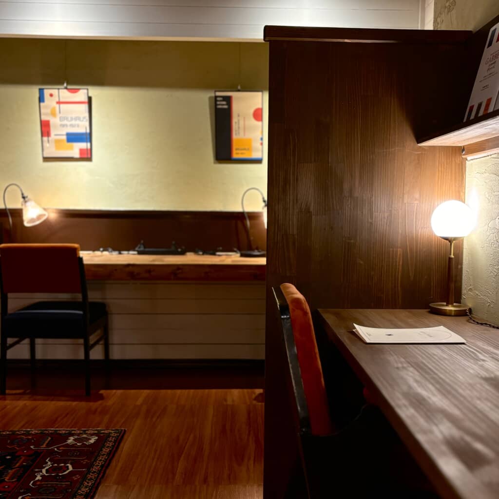 読書に没頭できそうな席