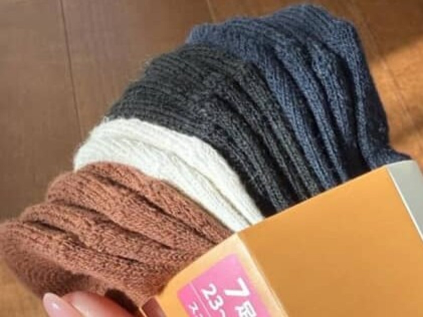 しまむらの7足330円ソックスを「100均より安い」と思い購入→厚紙を外すと…… 「え?」衝撃の事実に「気づかず買っちゃうかも」(1/2) | ファッション ねとらぼ