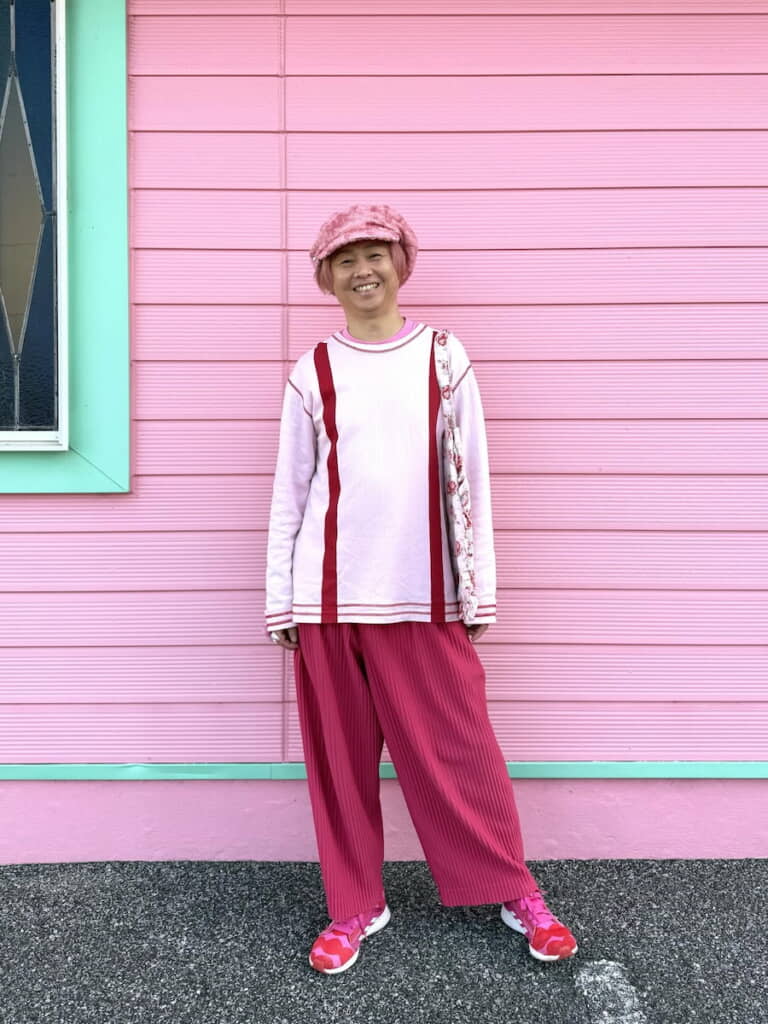 「シンプルでカジュアルなピンクコーデです」