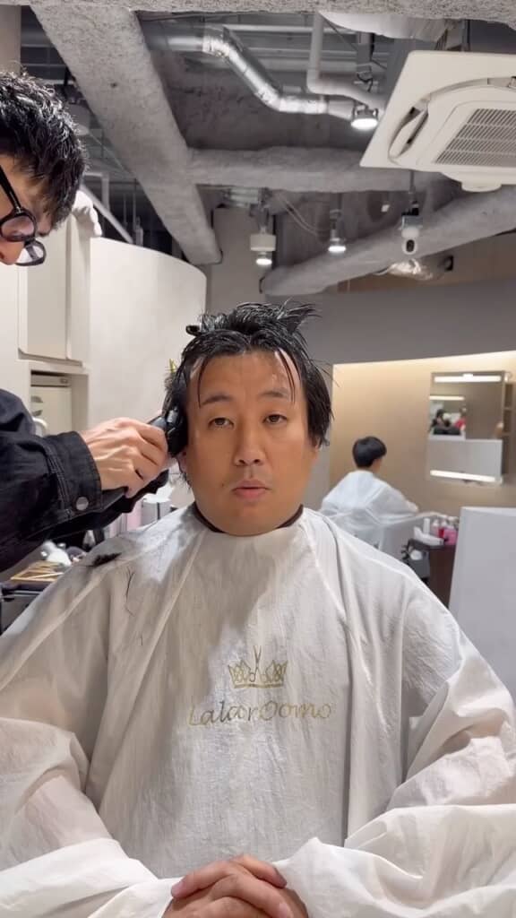 下半分をバリカンで刈る