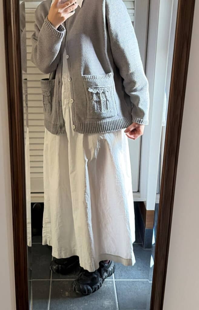 白いスカートと良く似合います