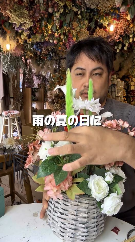 カラフルなグラスも添える