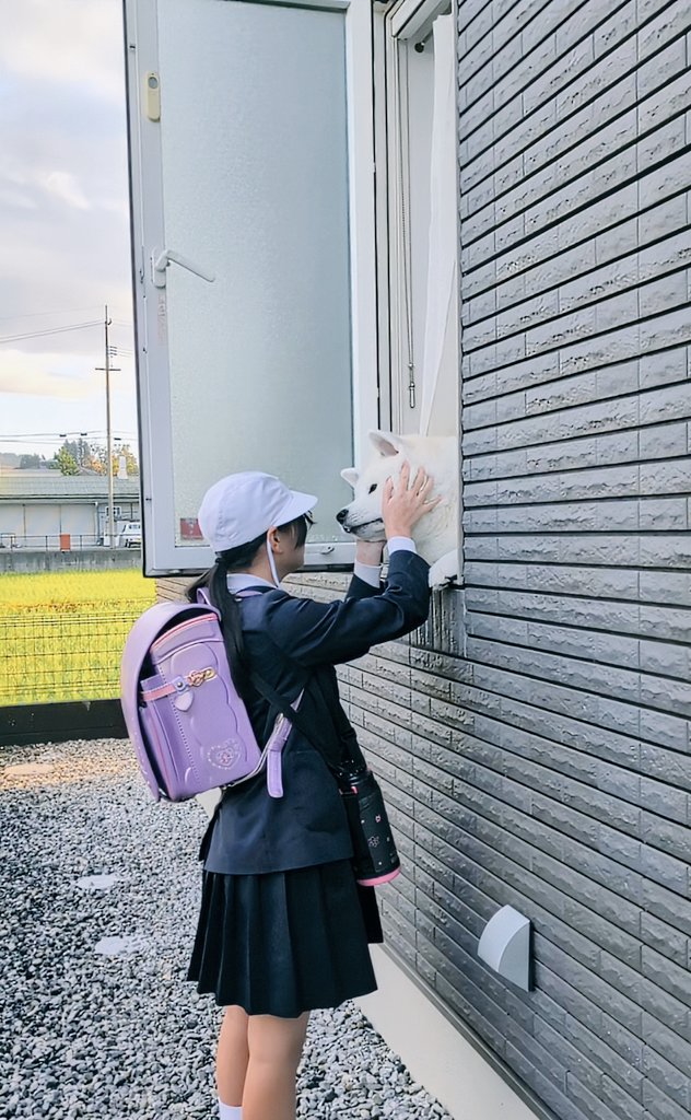「今朝も元気に小学生登校しました」