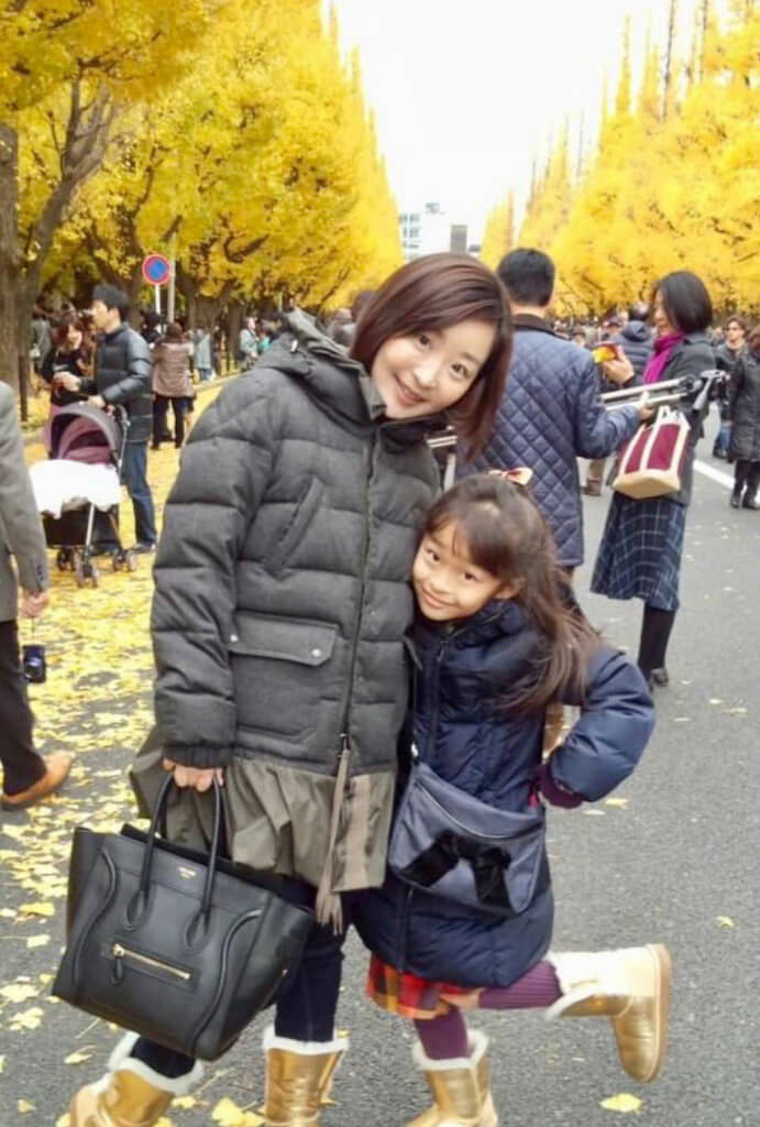 当時9歳だった娘とEmikoさんの、仲むつまじい記念写真