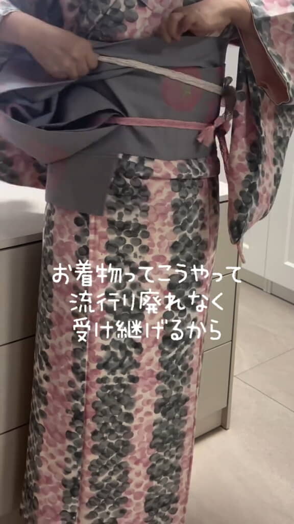 ……くるっと背中側へ