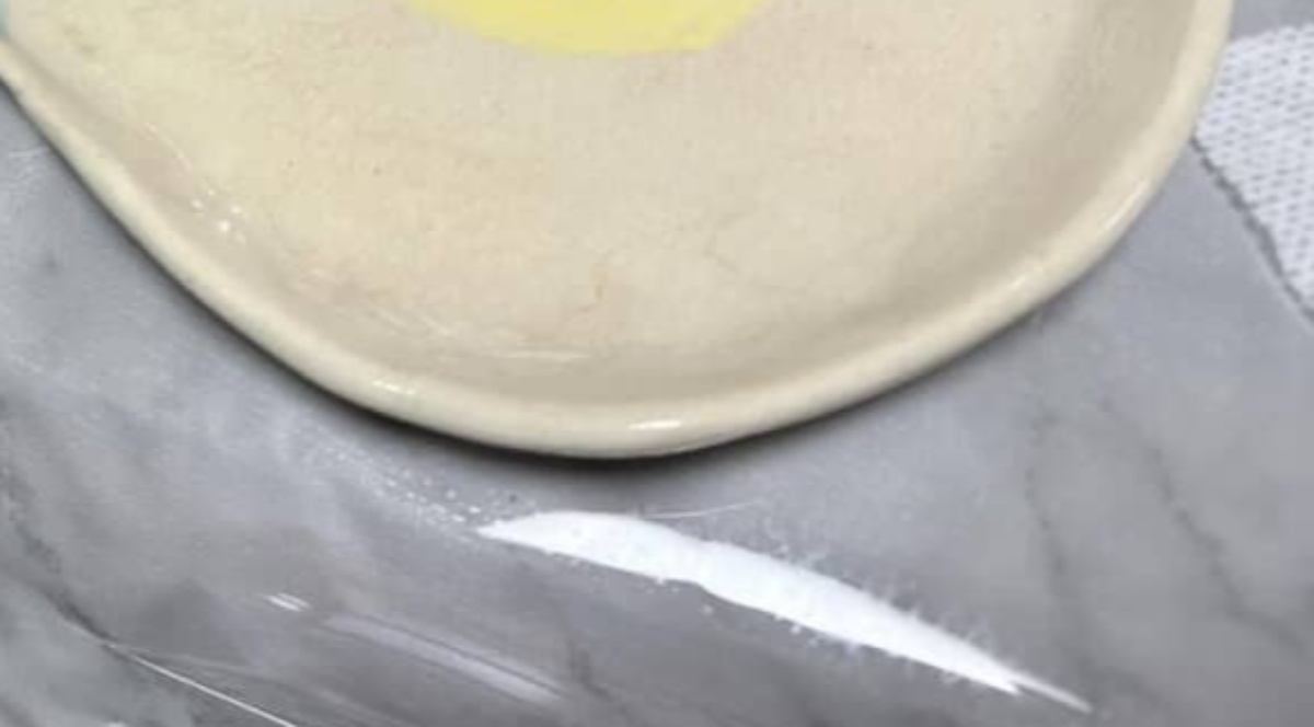 実家から出てきたお皿、よく見ると……娘「母の愛情を感じています」　まさかのアイテムに「デザイン大天才」「めちゃくちゃセンスいい!!」（1/3） | ライフスタイル ねとらぼ