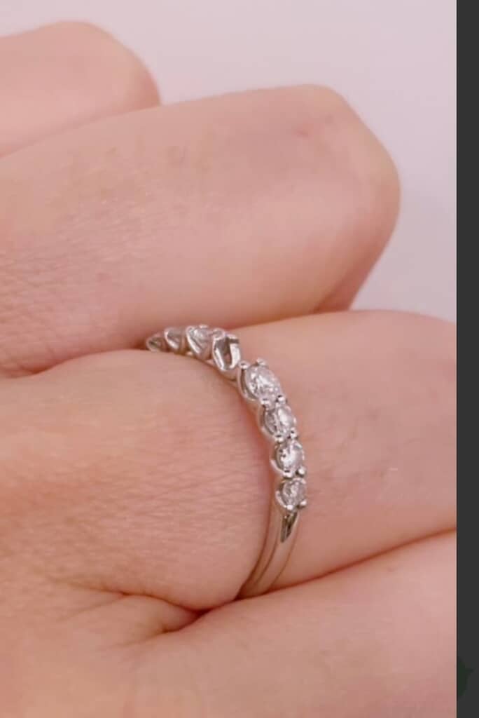 宝石が取れてなくなってしまった指輪