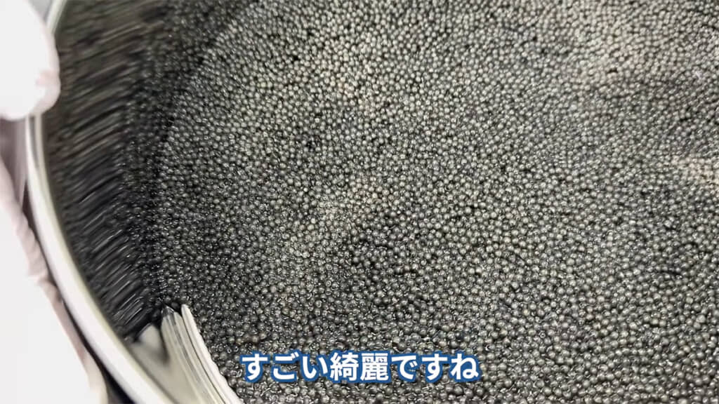 水で洗うと宝石のような輝きに