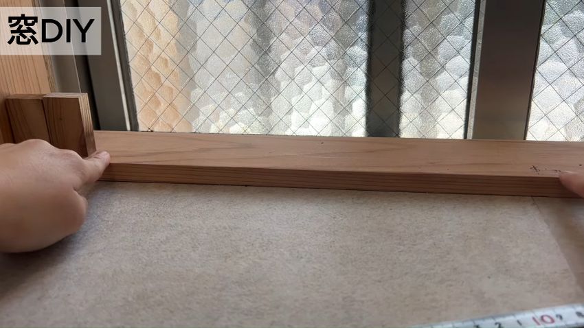 窓フレーム2本分の材料を仮置きして、横方向の長さを算出