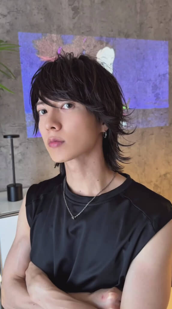 襟足が長い……！