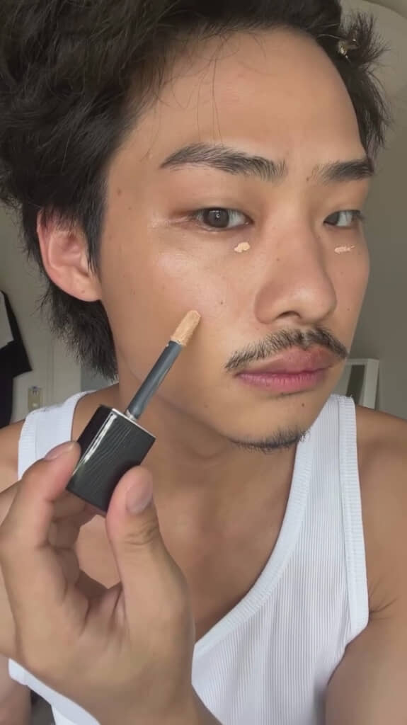 コンシーラーで気になる部分をカバー