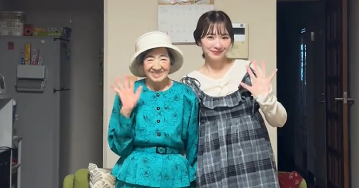 92歳おばあちゃんと孫がコーデを交換したら……“まさかの着こなし”に「おばあちゃんの服欲しい」と反響（2/2） | ファッション ねとらぼ