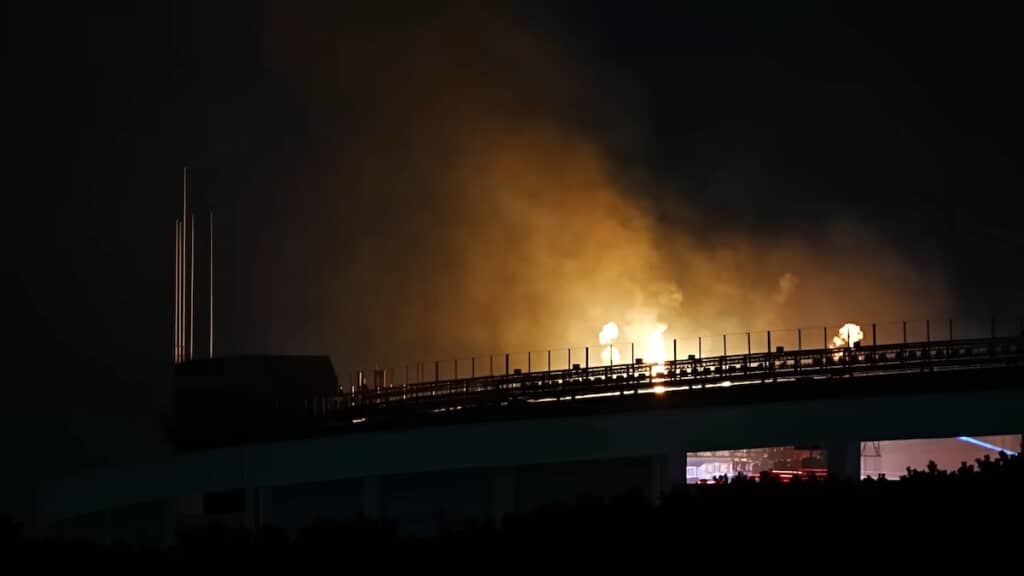 静かになったかと思いきや、今度は火柱が